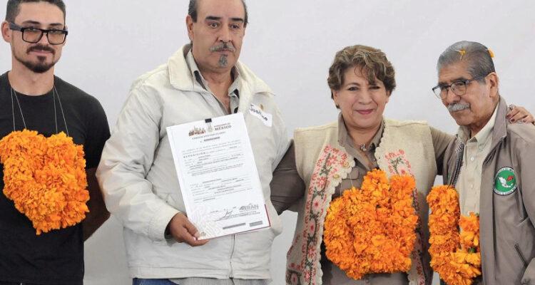 Delfina Gómez entrega cuatro mil documentos a ejidatarios y comuneros del Estado de México