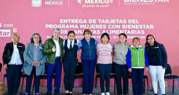 Delfina Gómez entrega 9 mil tarjetas de Mujeres con Bienestar en Huixquilucan