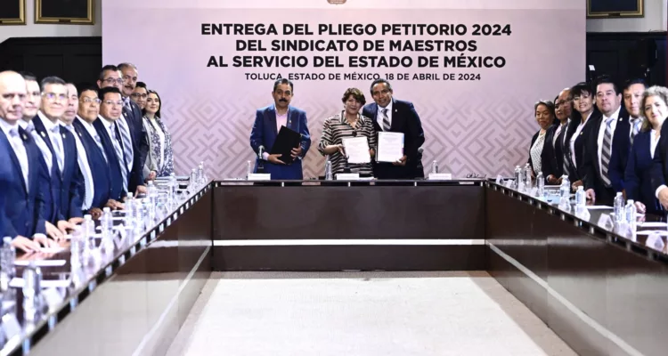 Recibe Delfina Gómez Pliegos Petitorios del Sindicato de Maestros al Servicio del Estado de México