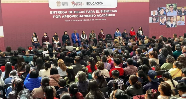 Delfina Gómez inicia entrega de más de 65 mil Becas para el Bienestar por Aprovechamiento Académico