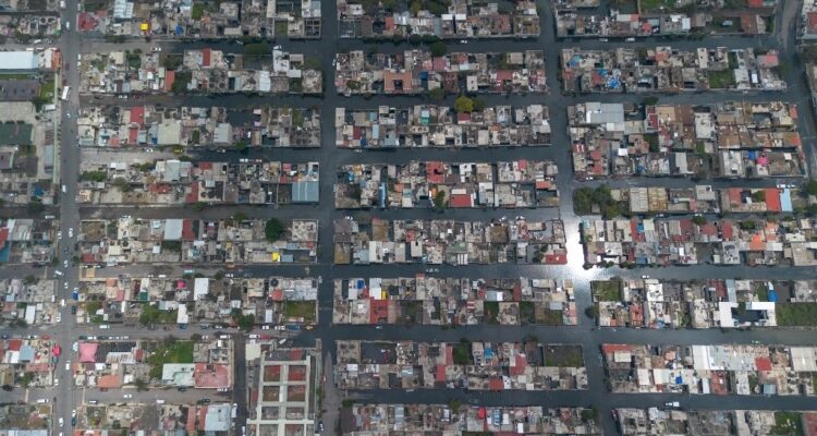 Manejo inadecuado de basura, causa de inundaciones en Chalco: Delfina Gómez