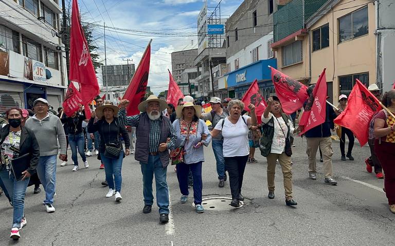 Docentes anuncian plantón en Toluca; piden audiencia con Delfina Gómez