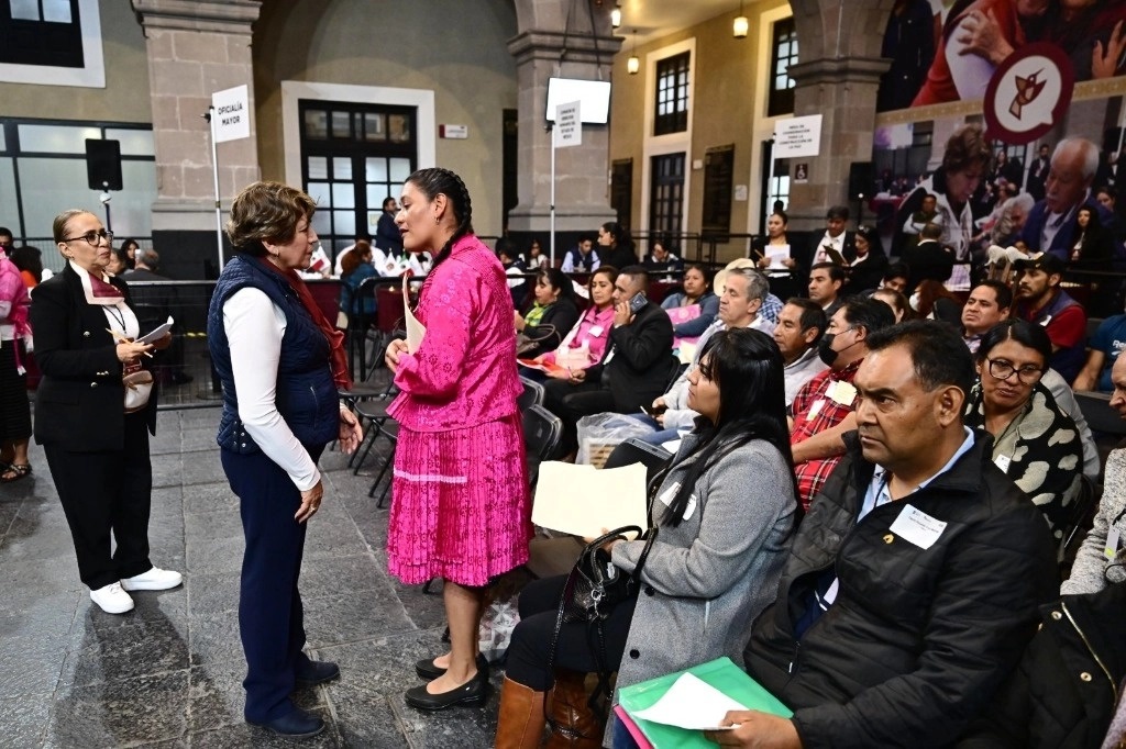 Atiende Delfina Gómez a pobladores durante Audiencia Ciudadana