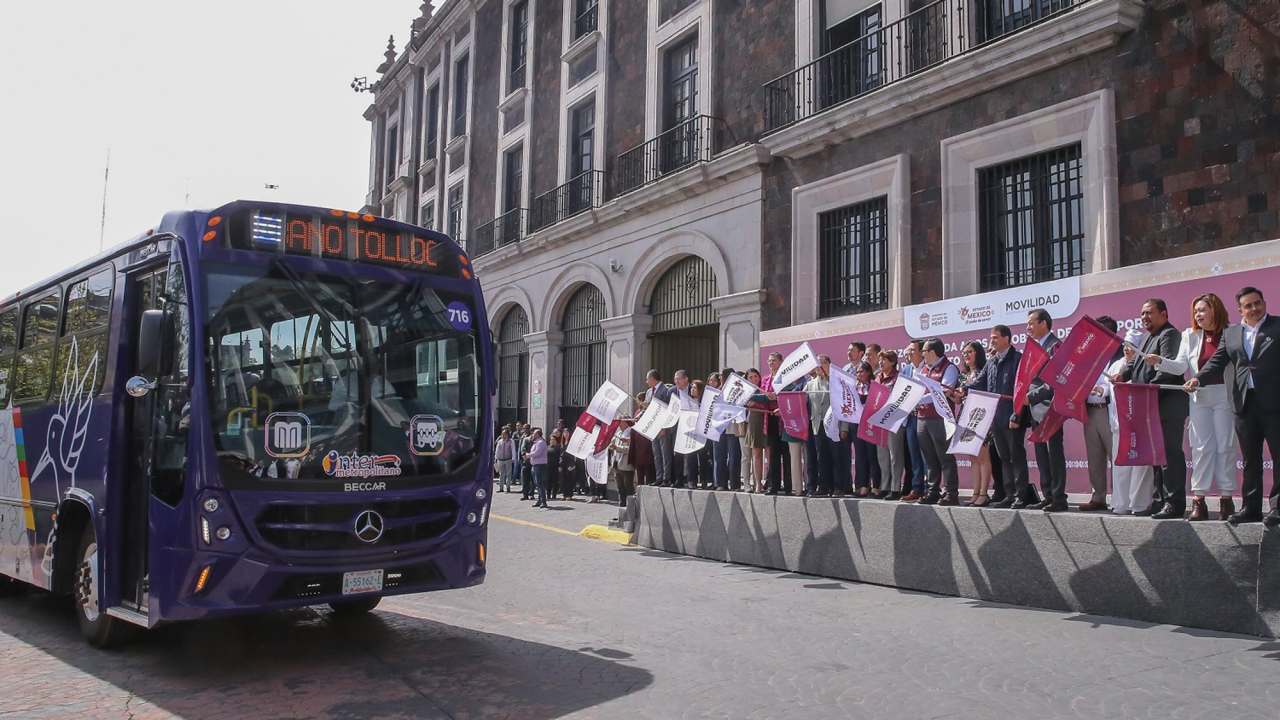 Delfina Gómez da banderazo a 26 camiones de pasajeros en EdoMéx