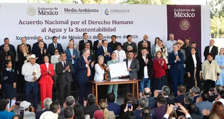 Firma Delfina Gómez Acuerdo Nacional por el Derecho Humano al Agua y la Sustentabilidad