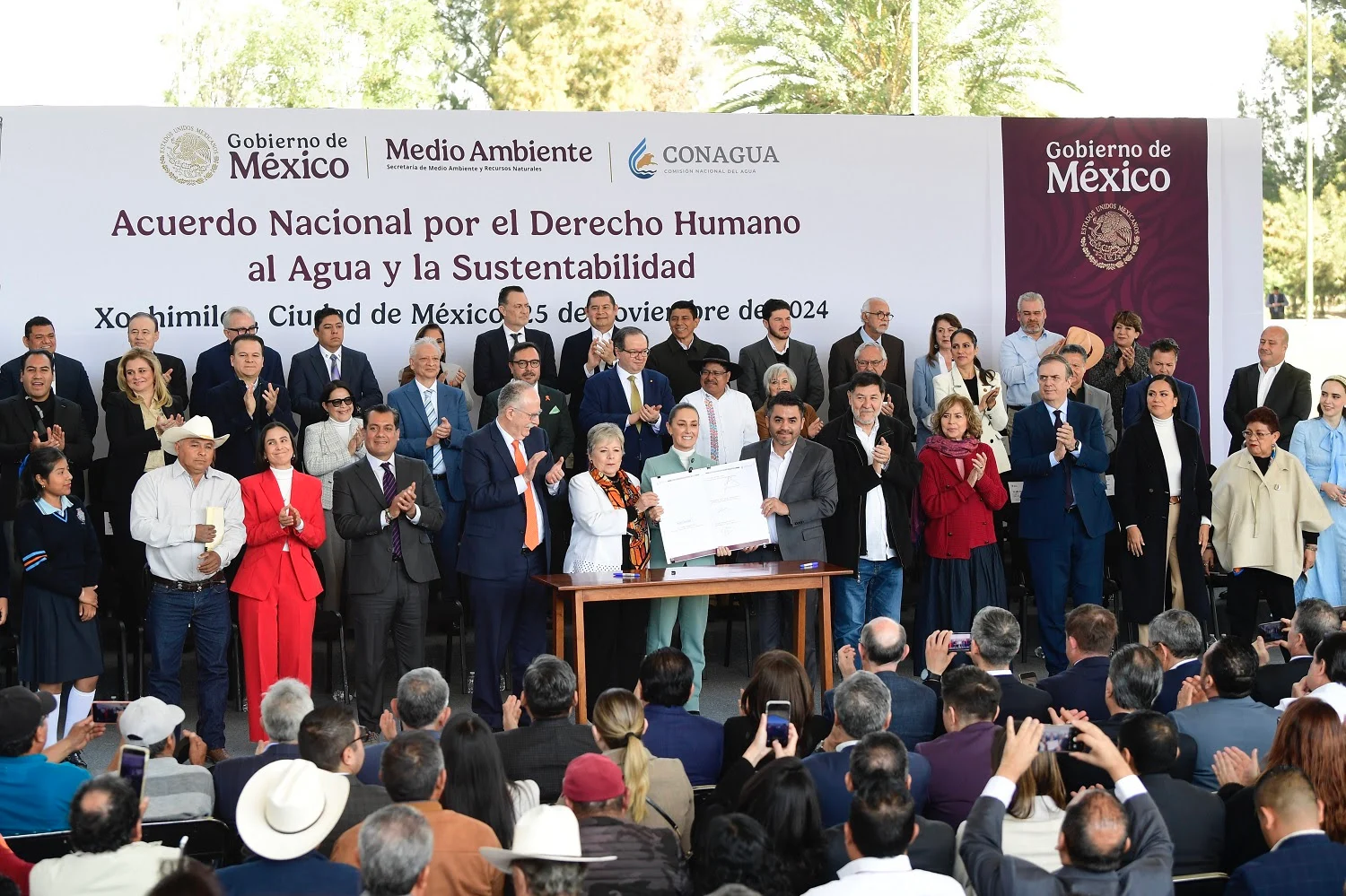 Firma Delfina Gómez Acuerdo Nacional por el Derecho Humano al Agua y la Sustentabilidad