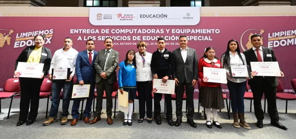 Transforma Delfina Gómez llantas abandonadas en computadoras para estudiantes de educación especial