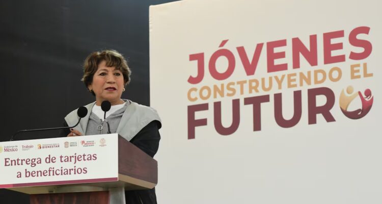 Delfina Gómez entrega tarjetas “Jóvenes Construyendo el Futuro” en Chimalhuacán