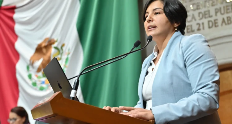 Celebra Selina Trujillo obra de Trolebús elevado en la zona oriente