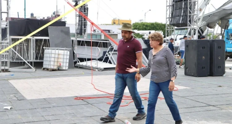 Delfina Gómez recorre explanada municipal de Nezahualcóyotl; fuera de peligro los lesionados por el colapso de una carpa