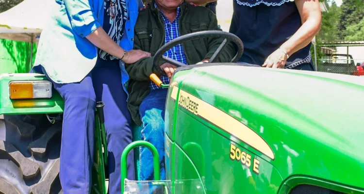 Envía gobernadora Delfina Gómez maquinaria para zonas agrícolas del EdoMéx