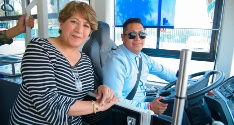 Delfina Gómez supervisa primer día de operaciones del Trolebús Chalco