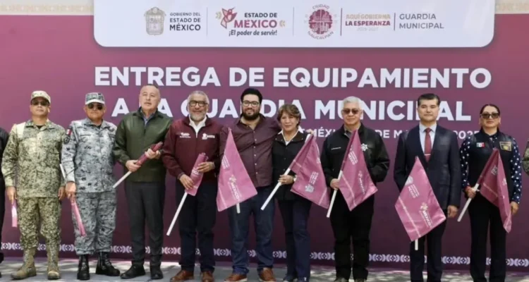 Encabezan Isaac Montoya y Delfina Gómez entrega de equipo a Guardia Municipal en Naucalpan; habrá 250 nuevas patrullas