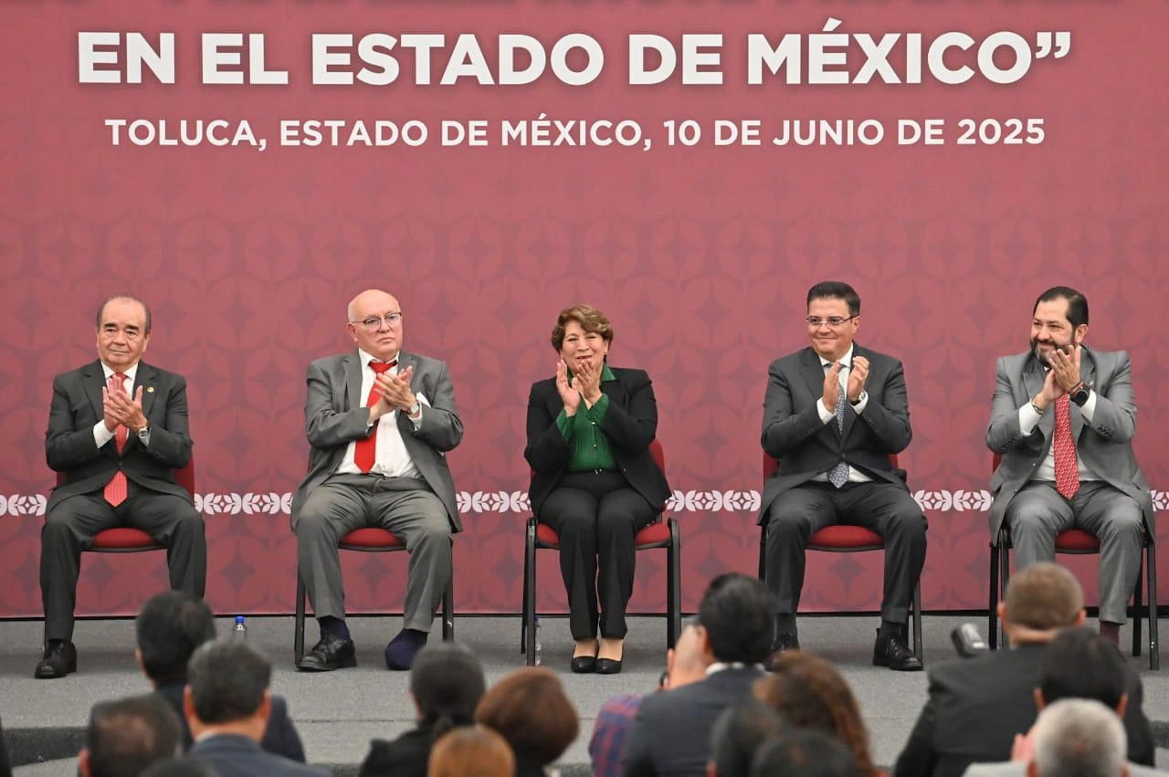 Asisten congresistas a inauguración de seminario de fiscalización