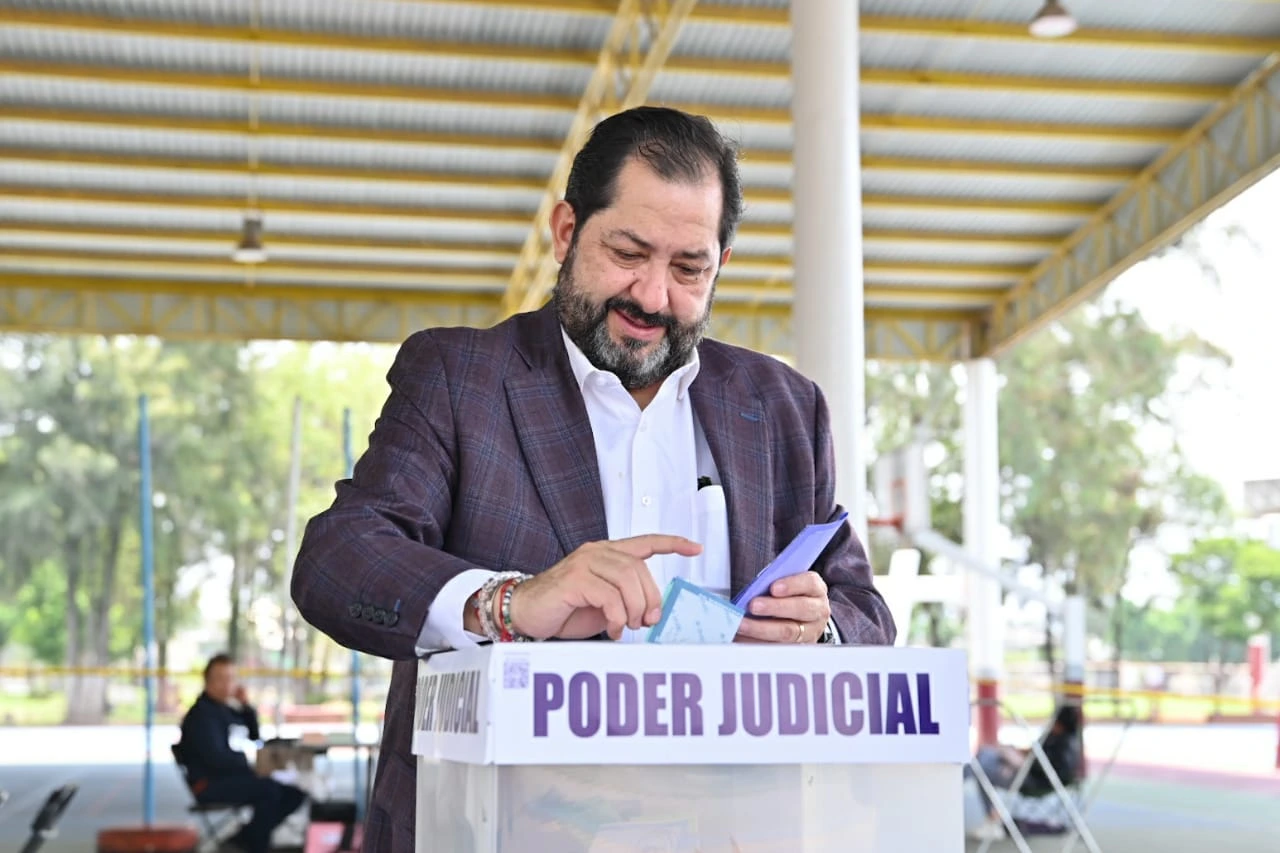 Participa Francisco Vázquez en inicio de jornada electoral judicial
