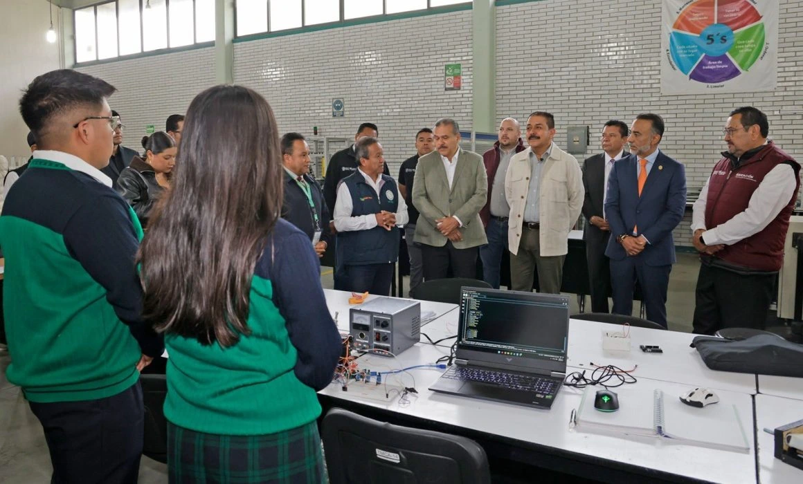 Invierte Delfina Gómez más de 9 mdp en escuelas de Metepec