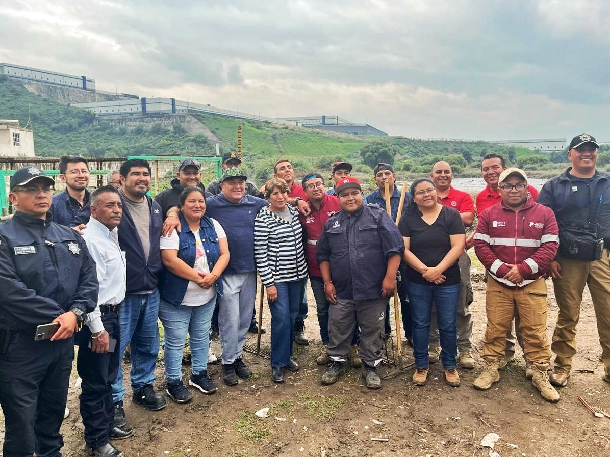Acude Delfina Gómez a supervisar labores de limpieza en la Presa El Ángulo