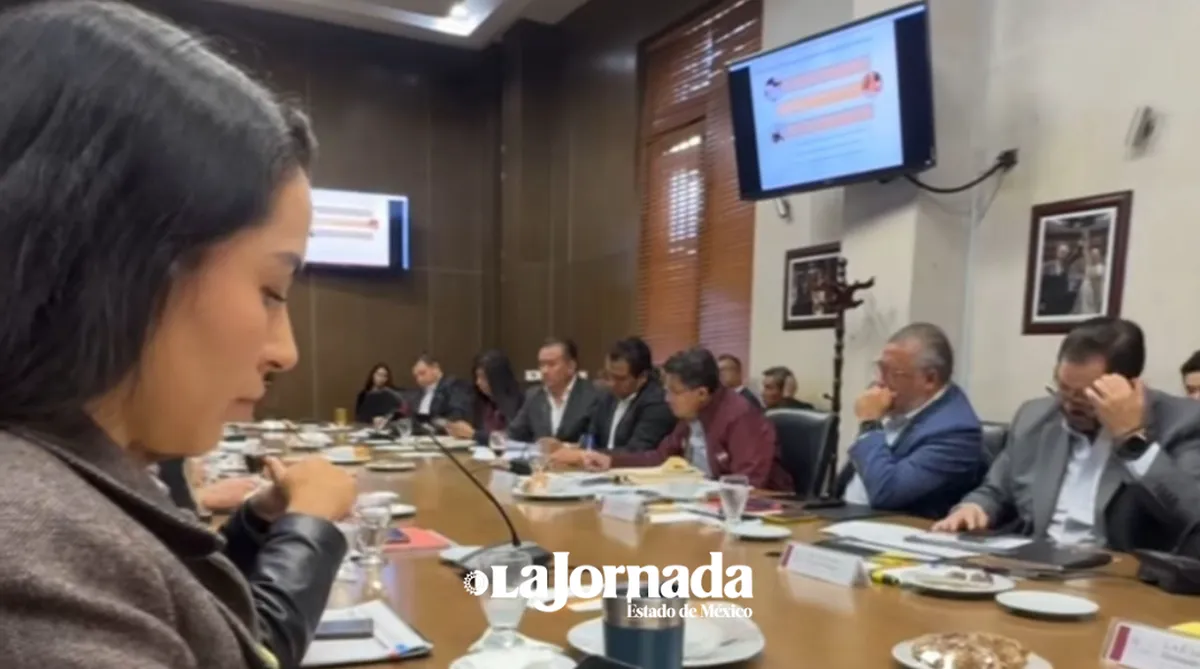 Se reúne Delfina Gómez y secretarios con diputados para analizar iniciativas pendientes