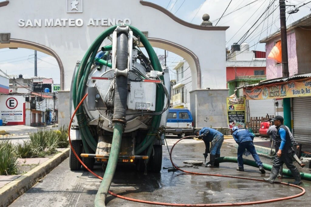 Delfina Gómez coordina limpieza y apoyo a vecinos de san mateo Atenco