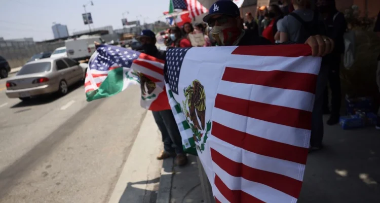 Sheinbaum reitera llamado a mexicanos en EU a protestar pacíficamente