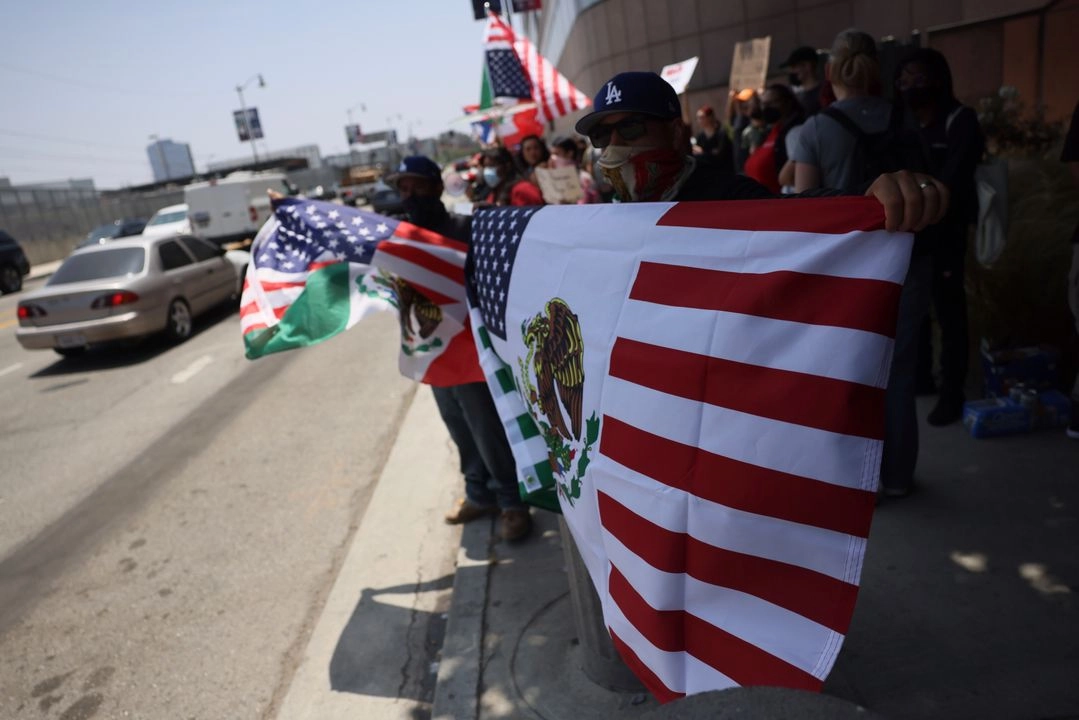 Sheinbaum reitera llamado a mexicanos en EU a protestar pacíficamente