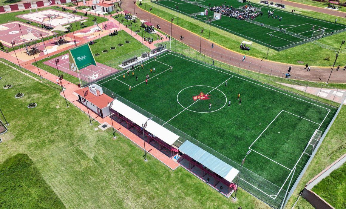Entrega Delfina Gómez rehabilitación de unidad deportiva Juan del Mazo