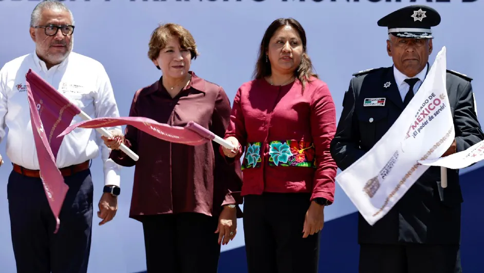 Delfina Gómez entrega patrullas y equipamiento a policías de Chimalhuacán