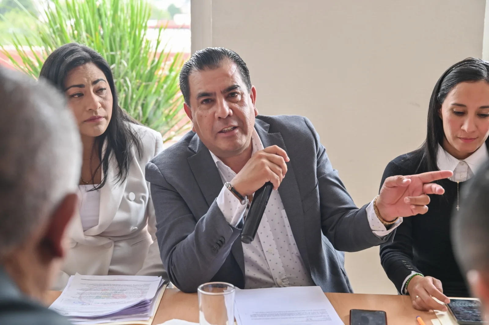 Javier Cruz busca solución federal para los apagones en el sur